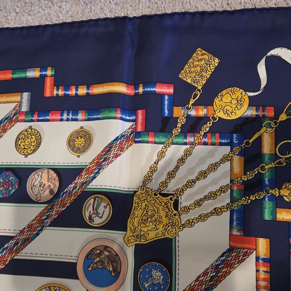 Hermes 
Silk Petite Main Scarf 90 - Picture 3 of 5